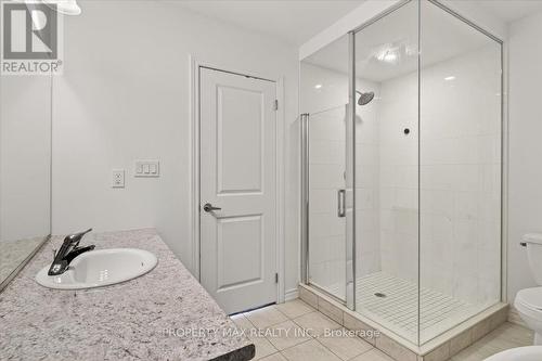 775 Chinook Path, Oshawa, ON - Indoor Photo Showing Bathroom