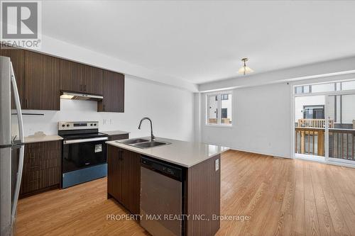 775 Chinook Path, Oshawa, ON - Indoor Photo Showing Kitchen With Double Sink