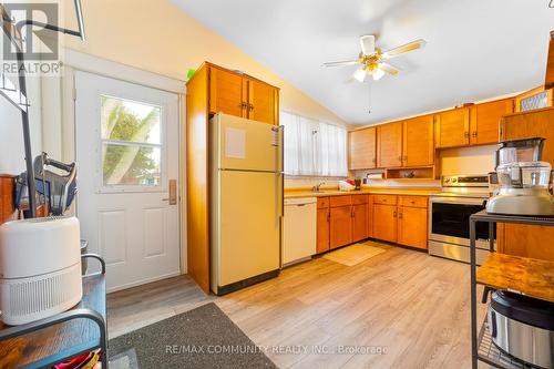 15 Ben Stanton Boulevard, Toronto, ON - Indoor Photo Showing Kitchen