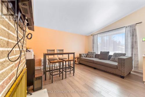 15 Ben Stanton Boulevard, Toronto, ON - Indoor Photo Showing Living Room