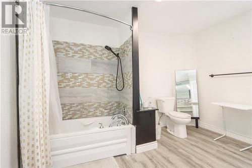 14 Domenico Street, Copper Cliff, ON - Indoor Photo Showing Bathroom