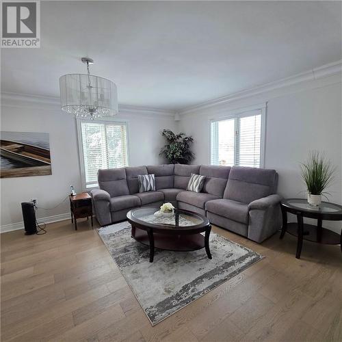 431 Elbow Lake Road, Sudbury, ON - Indoor Photo Showing Living Room