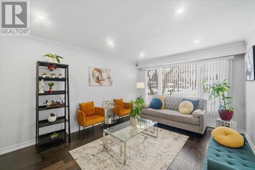 22 Oak Street, Welland, ON - Indoor Photo Showing Living Room