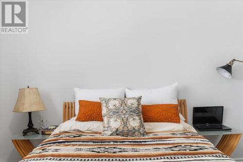 22 Oak Street, Welland, ON - Indoor Photo Showing Bedroom