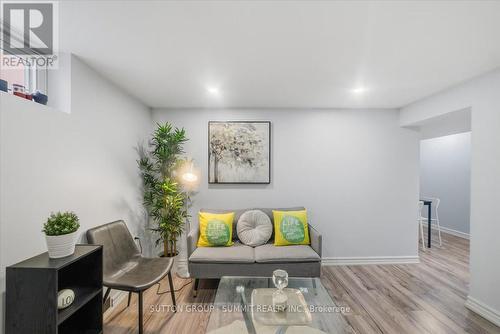 22 Oak Street, Welland, ON - Indoor