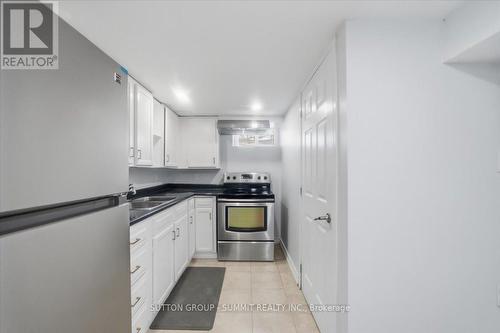 22 Oak Street, Welland, ON - Indoor Photo Showing Kitchen With Double Sink