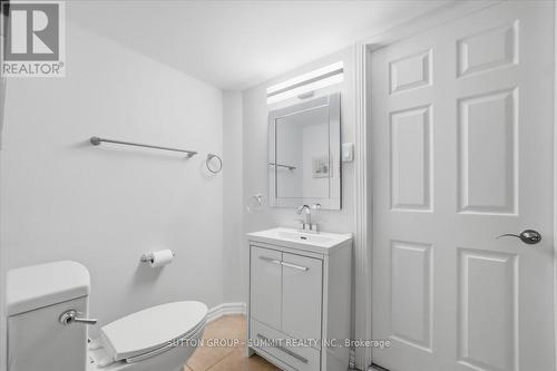 22 Oak Street, Welland, ON - Indoor Photo Showing Bathroom