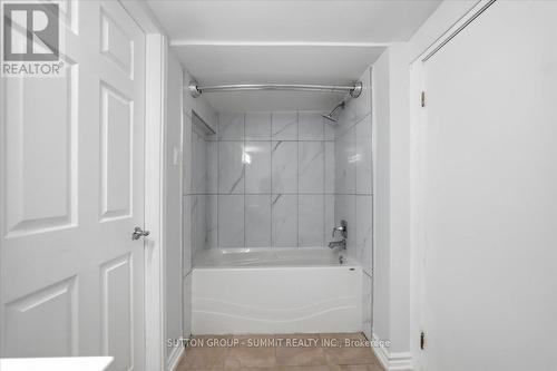 22 Oak Street, Welland, ON - Indoor Photo Showing Bathroom