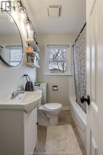 64 David Street, Wallaceburg, ON - Indoor Photo Showing Bathroom