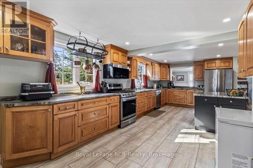 119 Kingston Drive, West Grey, ON - Indoor Photo Showing Kitchen