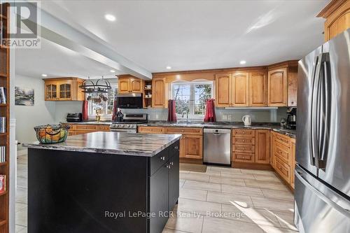 119 Kingston Drive, West Grey, ON - Indoor Photo Showing Kitchen