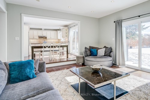 81 Garden Avenue, Richmond Hill, ON - Indoor Photo Showing Living Room