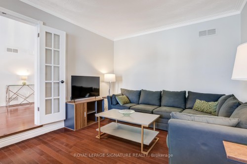 81 Garden Avenue, Richmond Hill, ON - Indoor Photo Showing Living Room