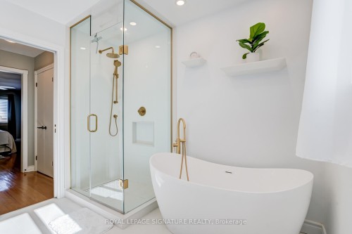 81 Garden Avenue, Richmond Hill, ON - Indoor Photo Showing Bathroom