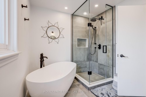 81 Garden Avenue, Richmond Hill, ON - Indoor Photo Showing Bathroom