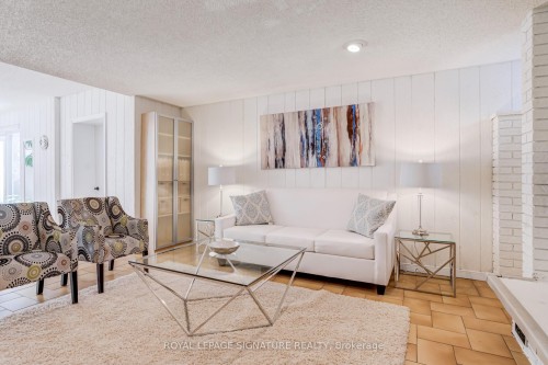 81 Garden Avenue, Richmond Hill, ON - Indoor Photo Showing Living Room