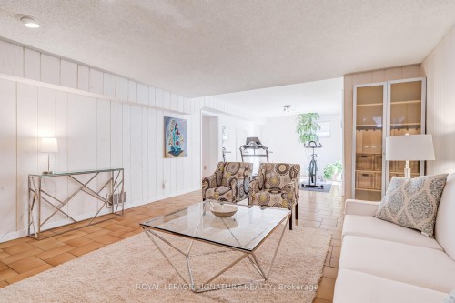 81 Garden Avenue, Richmond Hill, ON - Indoor Photo Showing Living Room