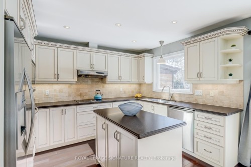 81 Garden Avenue, Richmond Hill, ON - Indoor Photo Showing Kitchen