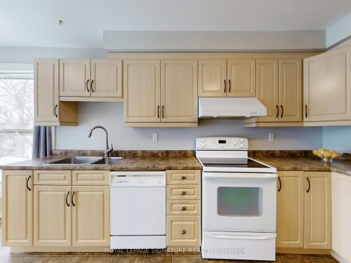 1256 Dartmoor Street, Oshawa, ON - Indoor Photo Showing Kitchen With Double Sink