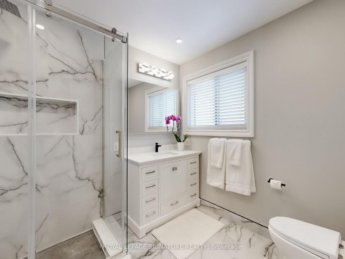 1256 Dartmoor Street, Oshawa, ON - Indoor Photo Showing Bathroom
