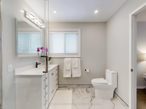 1256 Dartmoor Street, Oshawa, ON - Indoor Photo Showing Bathroom