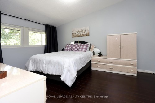 11-444 Silverstone Drive, Toronto, ON - Indoor Photo Showing Bedroom
