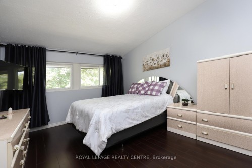 11-444 Silverstone Drive, Toronto, ON - Indoor Photo Showing Bedroom