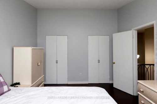 11-444 Silverstone Drive, Toronto, ON - Indoor Photo Showing Bedroom