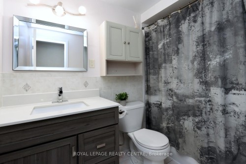 11-444 Silverstone Drive, Toronto, ON - Indoor Photo Showing Bathroom