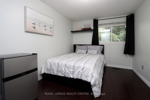11-444 Silverstone Drive, Toronto, ON - Indoor Photo Showing Bedroom