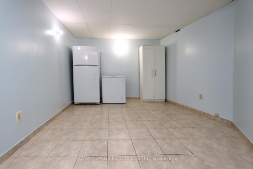 11-444 Silverstone Drive, Toronto, ON - Indoor Photo Showing Other Room