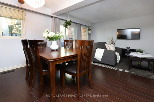 11-444 Silverstone Drive, Toronto, ON - Indoor Photo Showing Dining Room