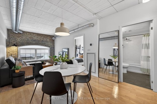 213-1100 Lansdowne Avenue, Toronto, ON - Indoor Photo Showing Dining Room