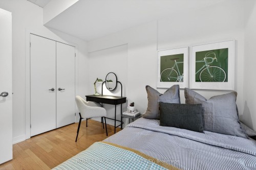 213-1100 Lansdowne Avenue, Toronto, ON - Indoor Photo Showing Bedroom