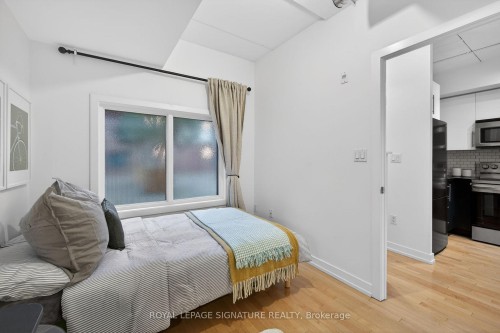 213-1100 Lansdowne Avenue, Toronto, ON - Indoor Photo Showing Bedroom