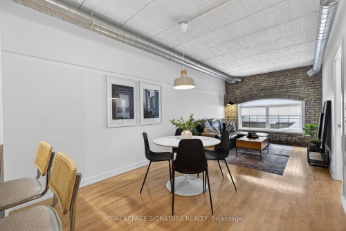 213-1100 Lansdowne Avenue, Toronto, ON - Indoor Photo Showing Dining Room