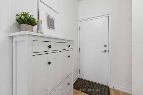 213-1100 Lansdowne Avenue, Toronto, ON - Indoor Photo Showing Other Room