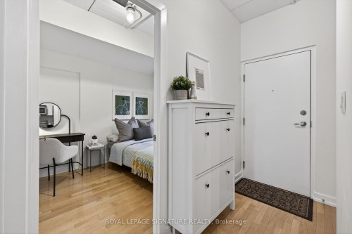 213-1100 Lansdowne Avenue, Toronto, ON - Indoor Photo Showing Other Room