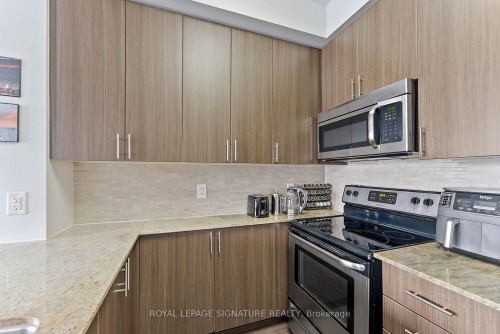 1405-225 Sackville Street, Toronto, ON - Indoor Photo Showing Kitchen