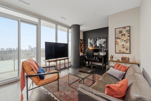 1901-20 Brin Drive, Toronto, ON - Indoor Photo Showing Living Room
