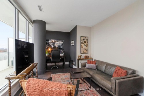 1901-20 Brin Drive, Toronto, ON - Indoor Photo Showing Living Room