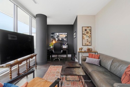 1901-20 Brin Drive, Toronto, ON - Indoor Photo Showing Living Room
