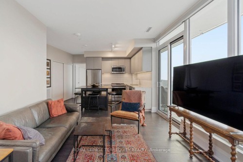 1901-20 Brin Drive, Toronto, ON - Indoor Photo Showing Living Room
