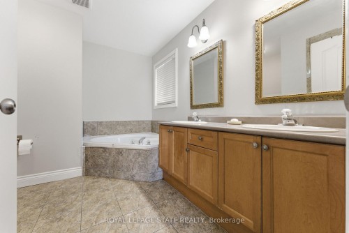 3 Holkham Avenue, Hamilton, ON - Indoor Photo Showing Bathroom