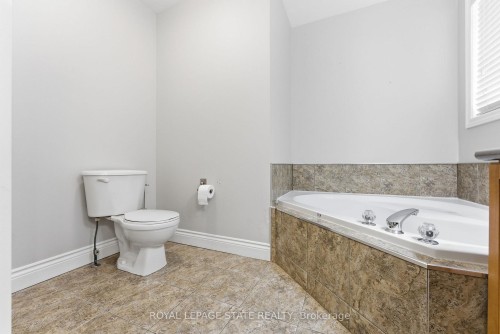 3 Holkham Avenue, Hamilton, ON - Indoor Photo Showing Bathroom