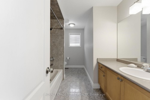 3 Holkham Avenue, Hamilton, ON - Indoor Photo Showing Bathroom