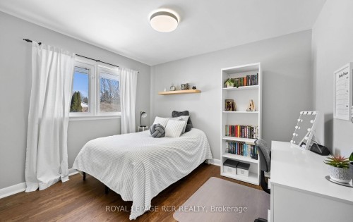 15 Banting Drive, Orangeville, ON - Indoor Photo Showing Bedroom