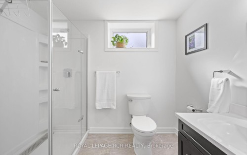 15 Banting Drive, Orangeville, ON - Indoor Photo Showing Bathroom