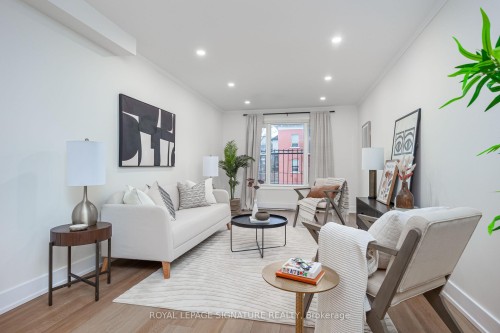 6-101 Glen Manor Drive, Toronto, ON - Indoor Photo Showing Living Room