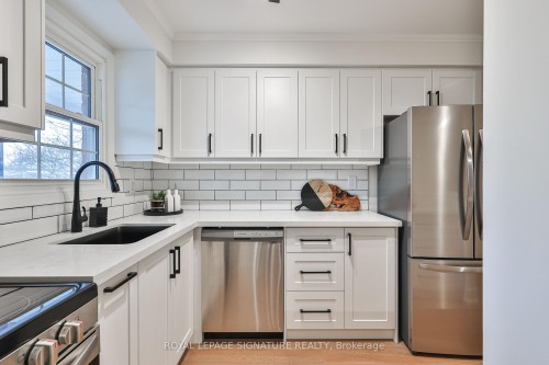 6-101 Glen Manor Drive, Toronto, ON - Indoor Photo Showing Kitchen With Upgraded Kitchen